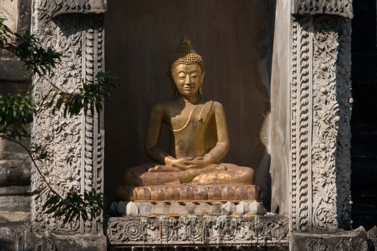 ChiangMai_crw_3182 Buddha statue in Changmai, Thailand