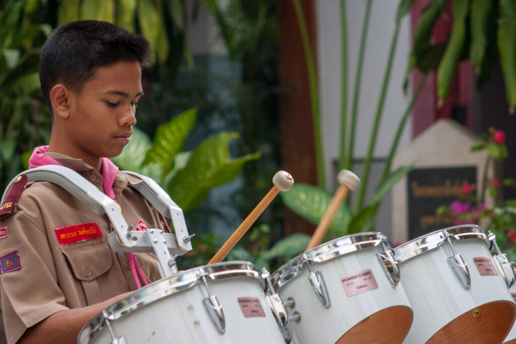 ChiangMai_crw_4290 Young guy with drums