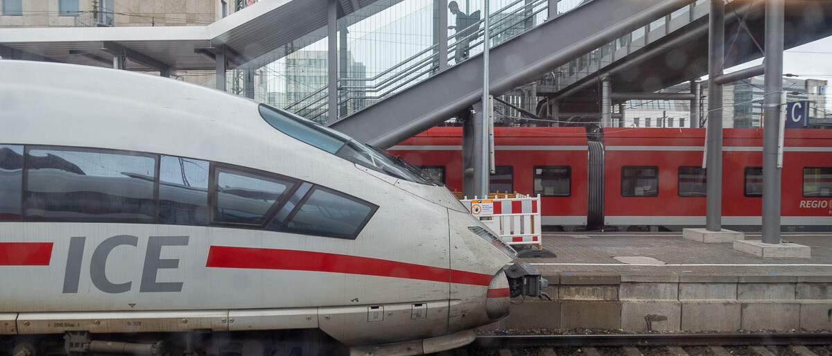 ICE hogesnelheidstrein op station