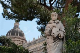 Heiligenbeeld bij de kathedraal