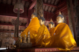 Boeddhabeelden in tempel